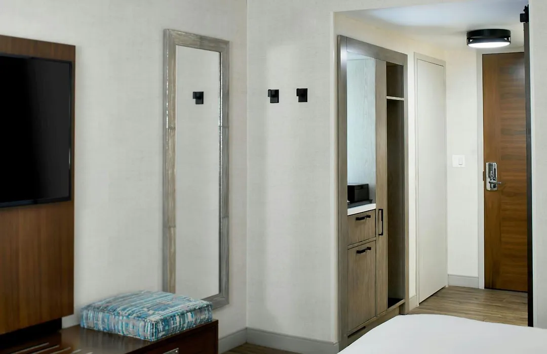 The Del Monte Lodge Renaissance Rochester Hotel & Spa-1