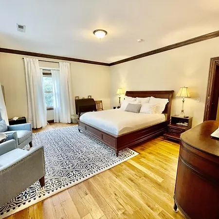 Dartmouth House Inn-3