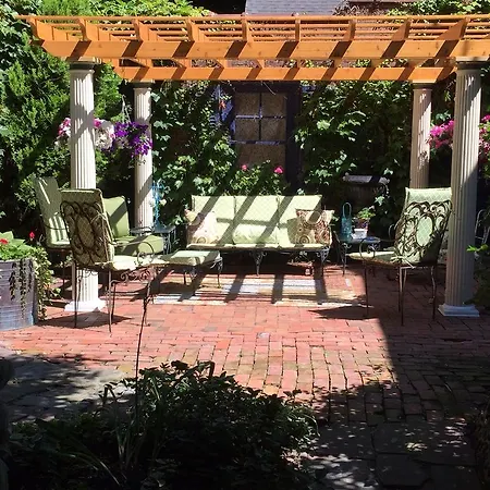 A B&B At The Edward Harris House Inn-2